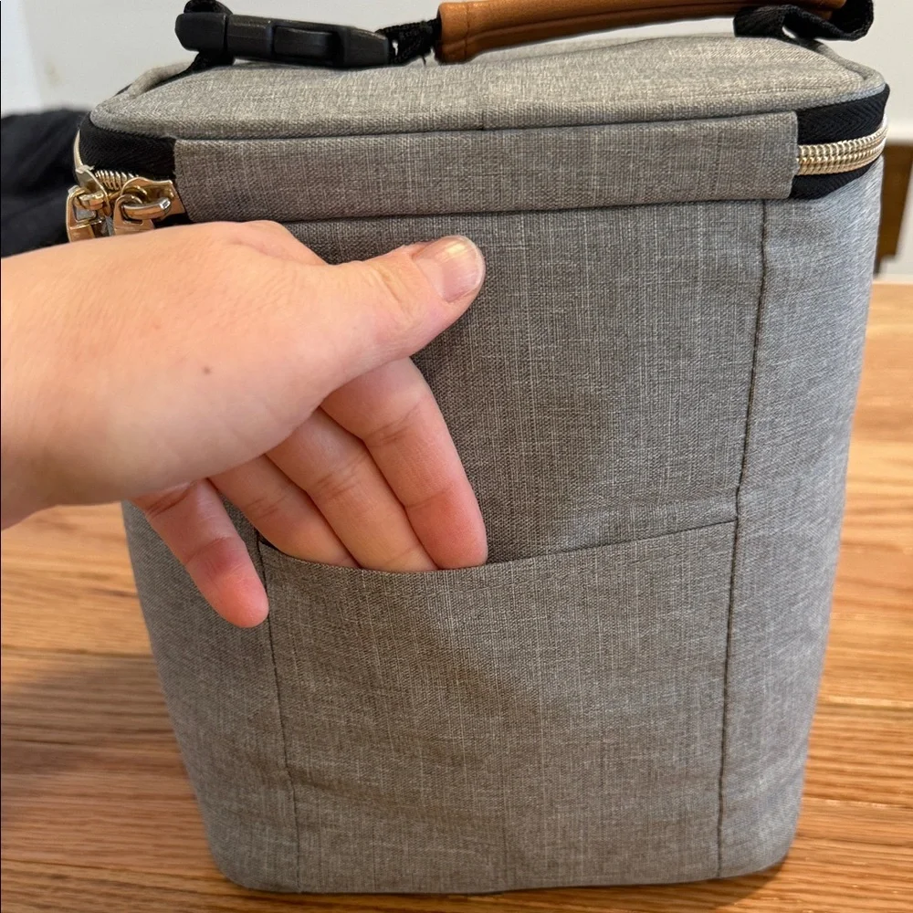 Momojing insulated breastmilk cooler and baby bottle bag